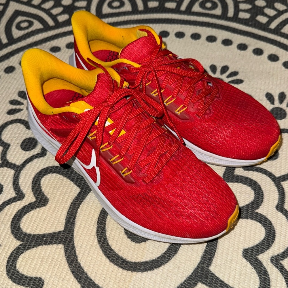 Nike KC Chiefs Zoom Pegasus Shoes. Women’s size 8, Men’s size 6.5